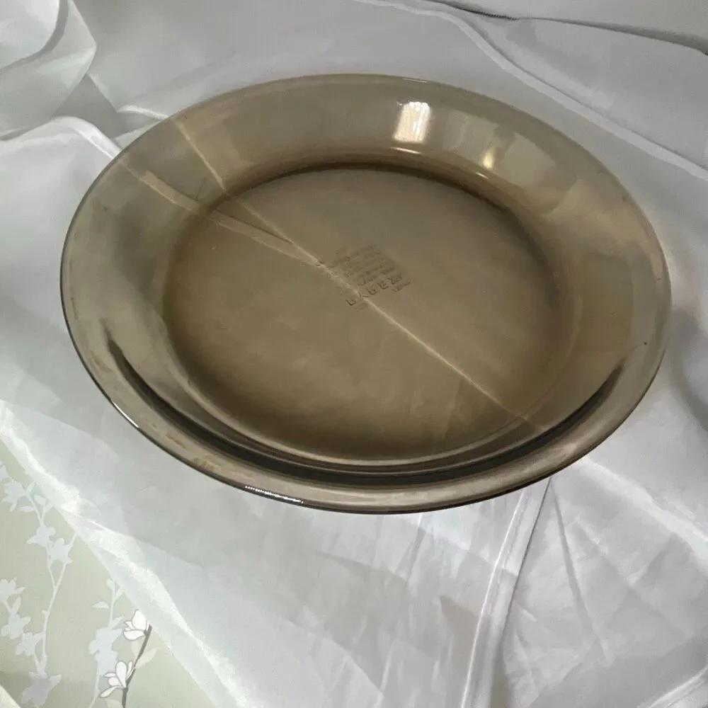 Vintage Pyrex Smokey Amethyst 10” pie plate pan.